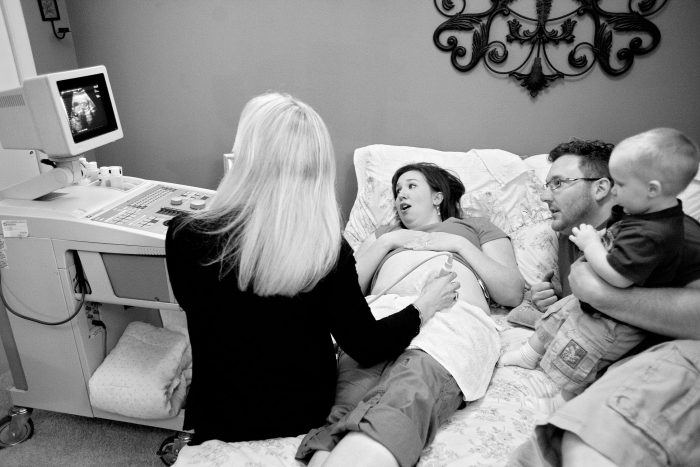 Documentary family photography of a pregnancy ultrasound