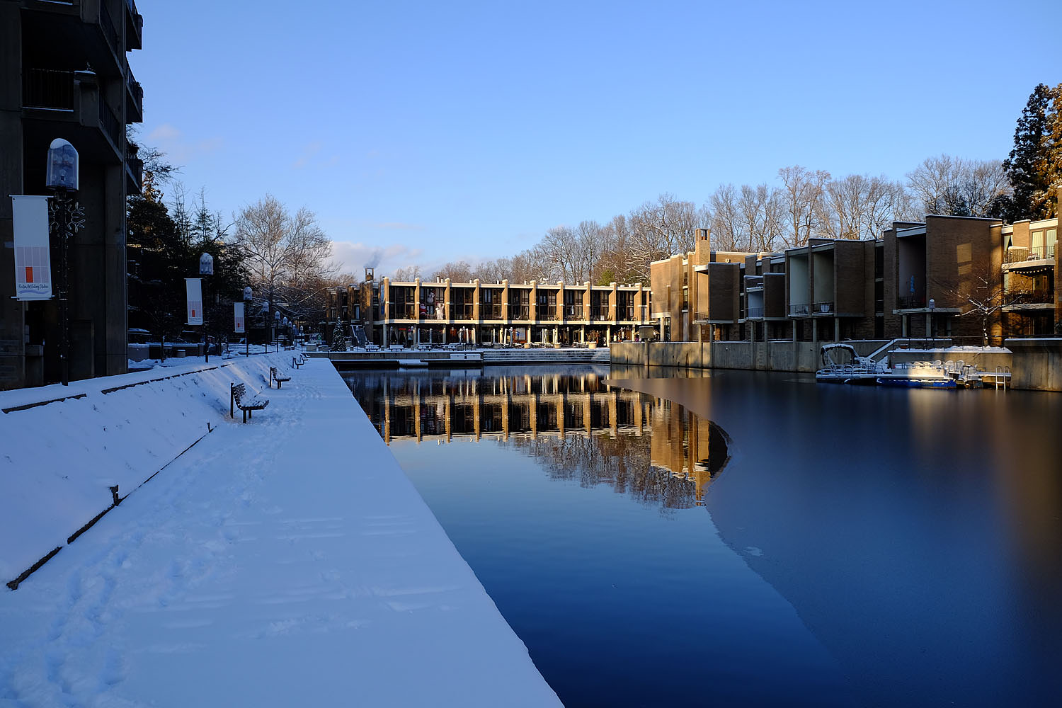 Half-frozen Lake Anne Plaza